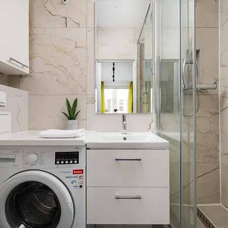 Metro Swietokrzyska Simple By Bookinghost Apartamento
