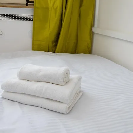 Metro Swietokrzyska Simple By Bookinghost Apartamento